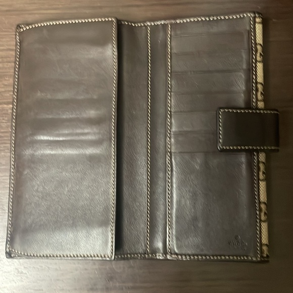 Gucci Wallet 💯 Authentic - Picture 5 of 7